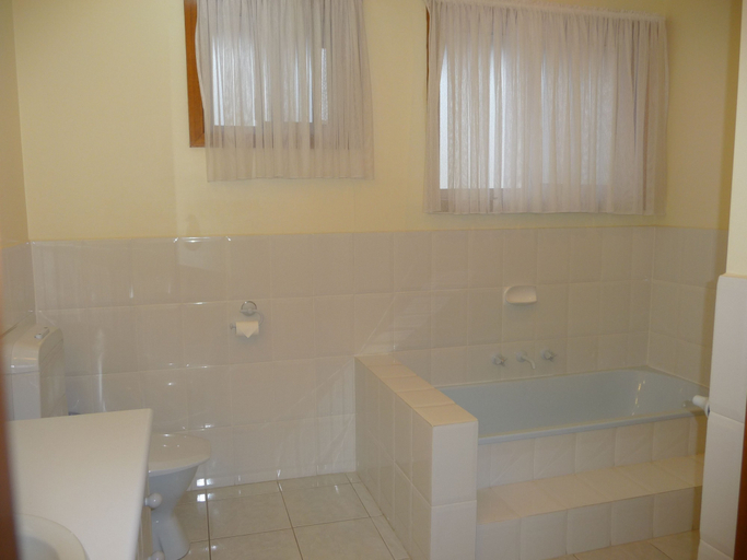 Bathroom 4, Angela's Beach Stays, Colac-Otway - South