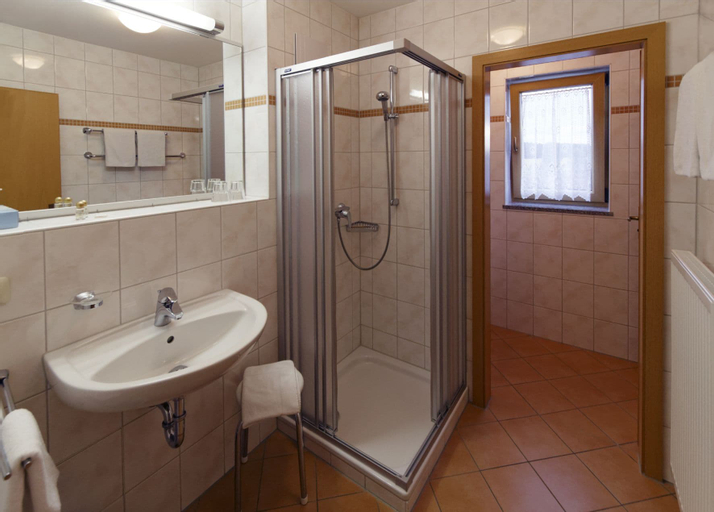 Bedroom 4, Panorama-Hotel Am See, Schwandorf