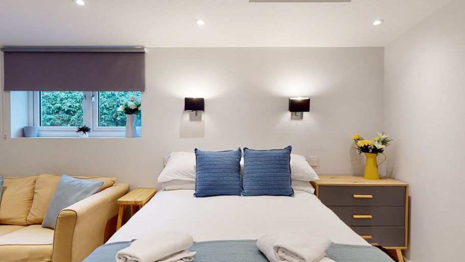 Bedroom 3, Wimbledon Studios, London