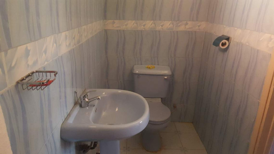 Bathroom 3, Esstana Hotel, Manyatta