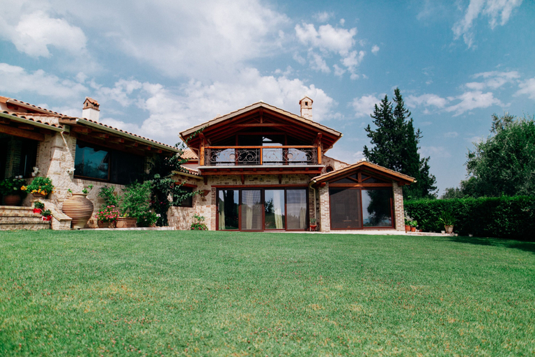 Exterior & Views