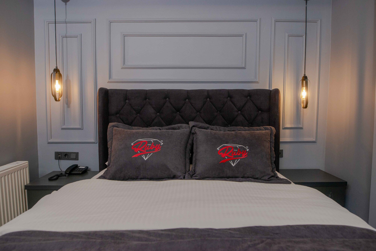 Bedroom 3, Ruby Suit, Beşiktaş