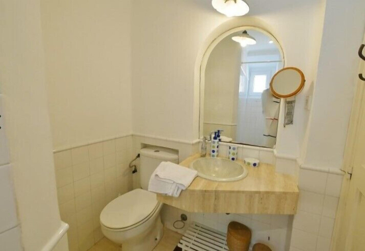 Bathroom 2, Casa Concha Apartamentos, Girona