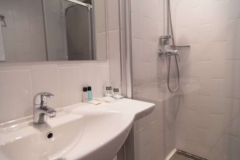 Bathroom 4, Zolotoy Zaton, Narimanovskiy rayon