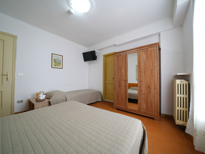 Bedroom 4, Hotel Skilift, Cuneo