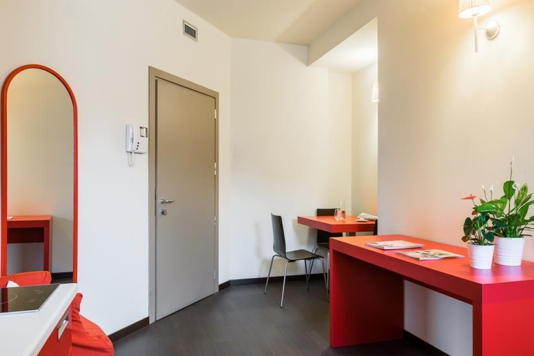 Others 5, Residence Osoppo, Milano