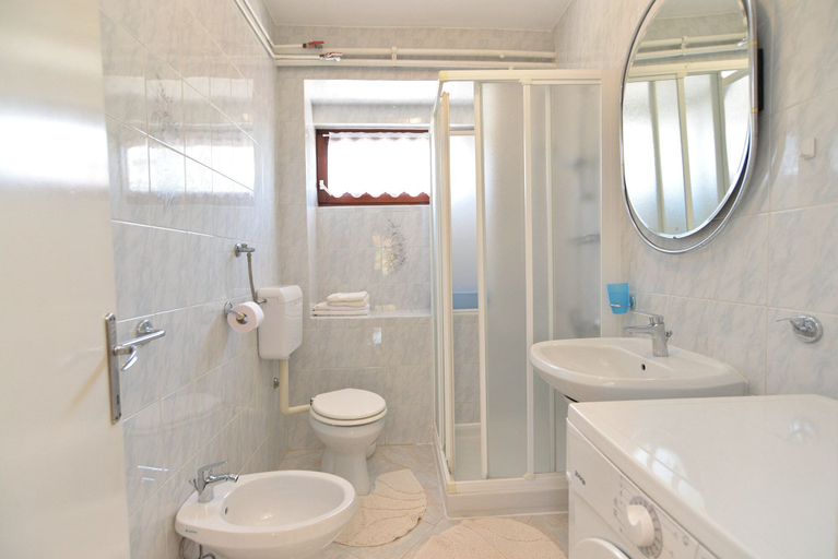 Bathroom 3, Apartment 1899, Rovinj