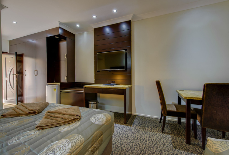 Bedroom 4, Western Downs Motor Inn, Murilla
