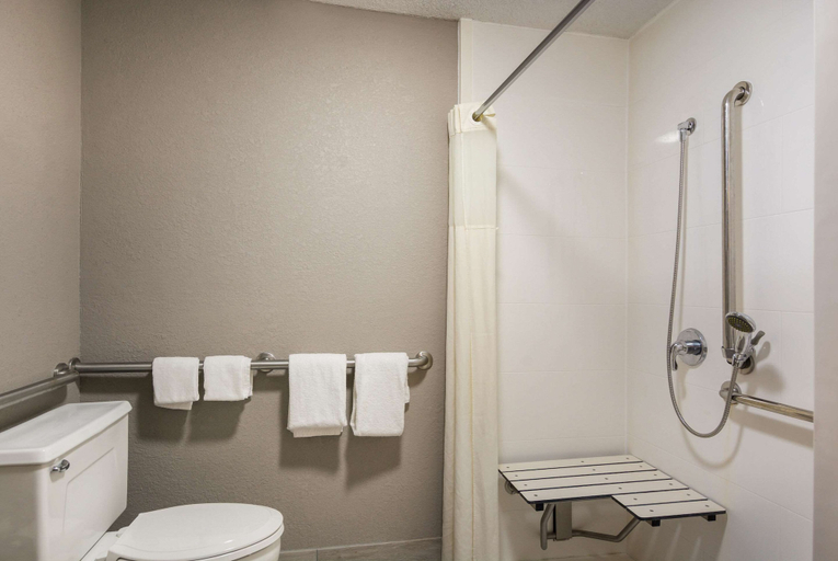 Bathroom 4, Quality Inn Emporia, Emporia