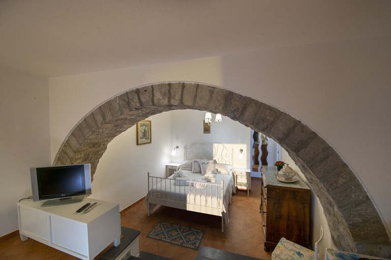 Others 5, Casa Cimino A, Salerno