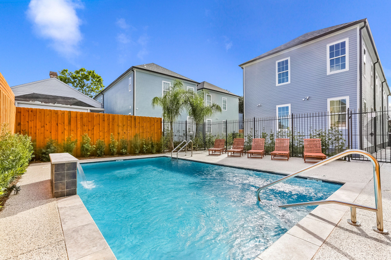 Sport & Beauty 4, Brand New Condo with Pool - Steps to St Charles Ave, Orleans