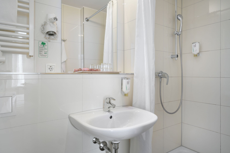 Bathroom 5, Hotel Norddeutscher Hof, Hamburg