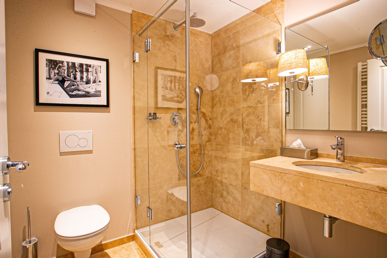 Bathroom 5, Hotel Kronenschlösschen, Rheingau-Taunus-Kreis