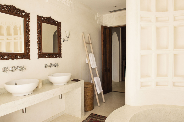 Bathroom 4, Qambani Luxury Resort, Kati