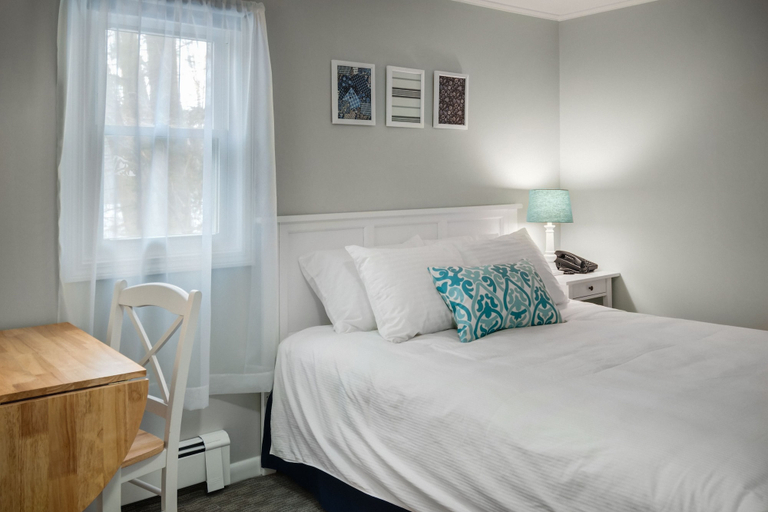 Bedroom 2, Kittery Inn and Suites, York