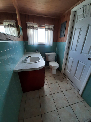 Bathroom, Twin Palms Resort, Glades