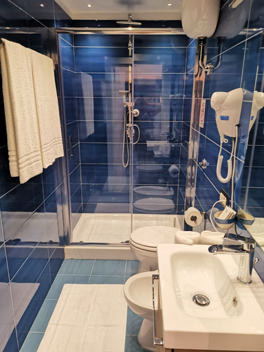 Bathroom 4, Miracolo Al Duomo, Napoli