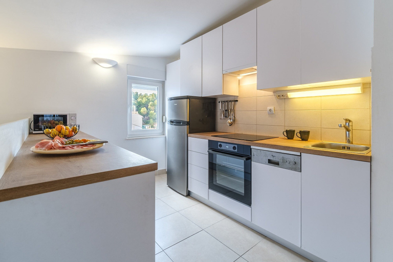 Others 5, Apartments Tomy, Sutivan