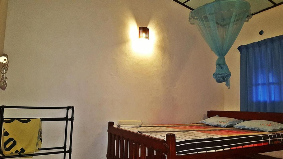Bedroom 2, 100 Step Beach White House, Weligama