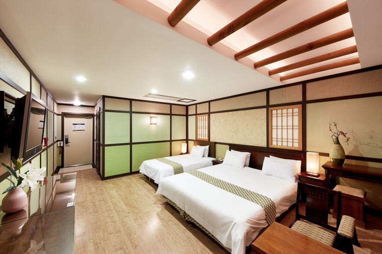 Bedroom 4, Dongbusan Oncheon Hotel, Gijang