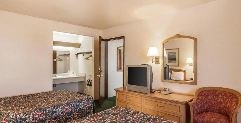 Bedroom 2, Ashland Valley Inn, Jackson