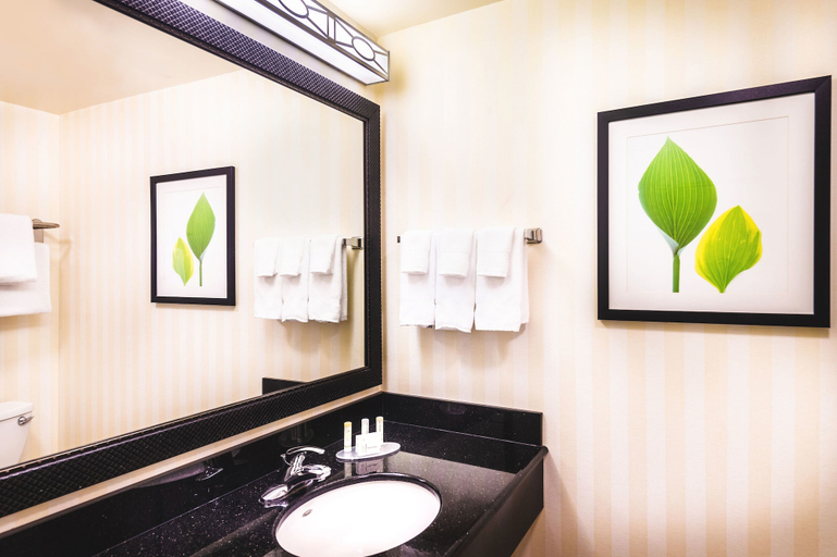 Bathroom 4, Fairfield Inn & Suites by Marriott Redding, Shasta