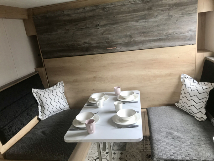 Others 2, 2 Bed Lodge - Sleeps 4 - Patio - Parking - Wifi, Highland