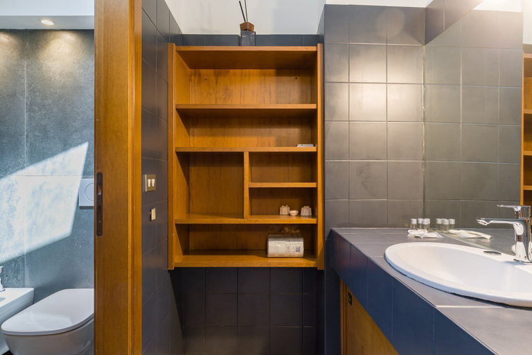 Bathroom 2, La voce della luna, Verona