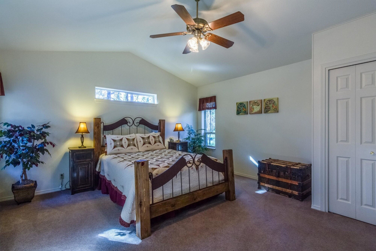Bedroom 2, Kinglet 28, Deschutes