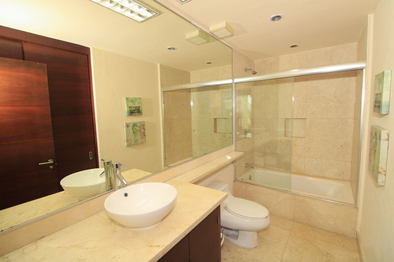 Bathroom 4, Luxury Apartament Punta Roca Ocean Front, Cozumel