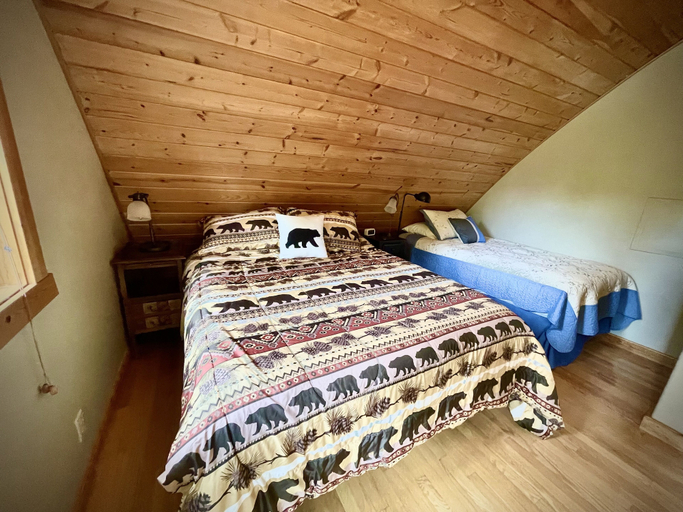 Bedroom 4, Moss Mountain Inn, Flathead