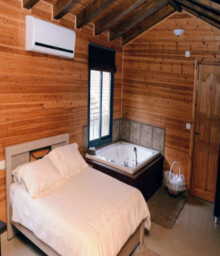 Bedroom 2, Pearl Of The North