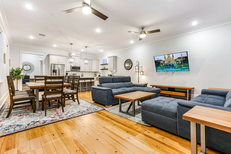 5BR High End Amenities by Hosteeva, Orleans