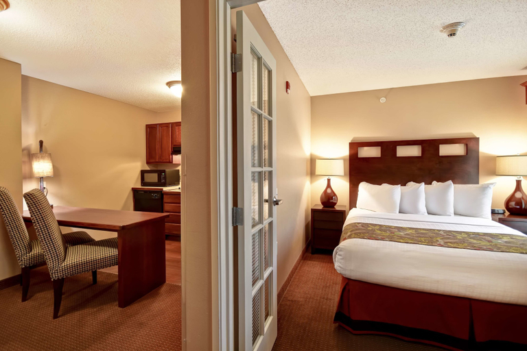 Bedroom 3, GrandStay Hotel & Suites, La Crosse