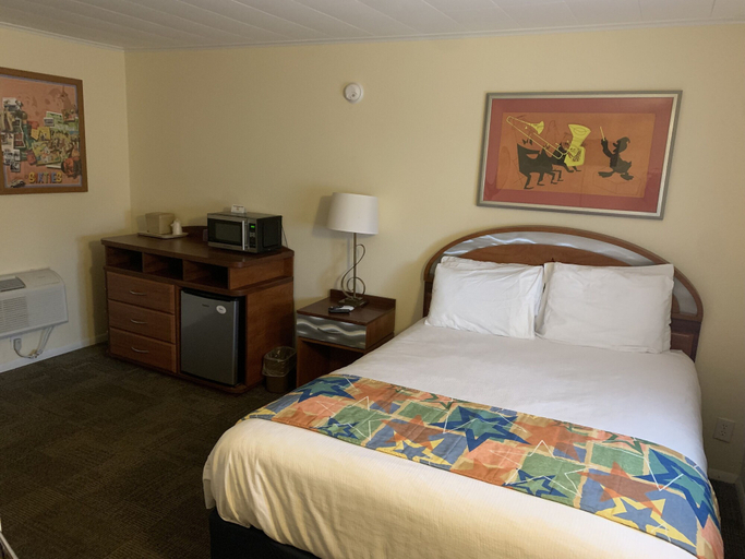 Bedroom 3, Hotel Marceline, Linn