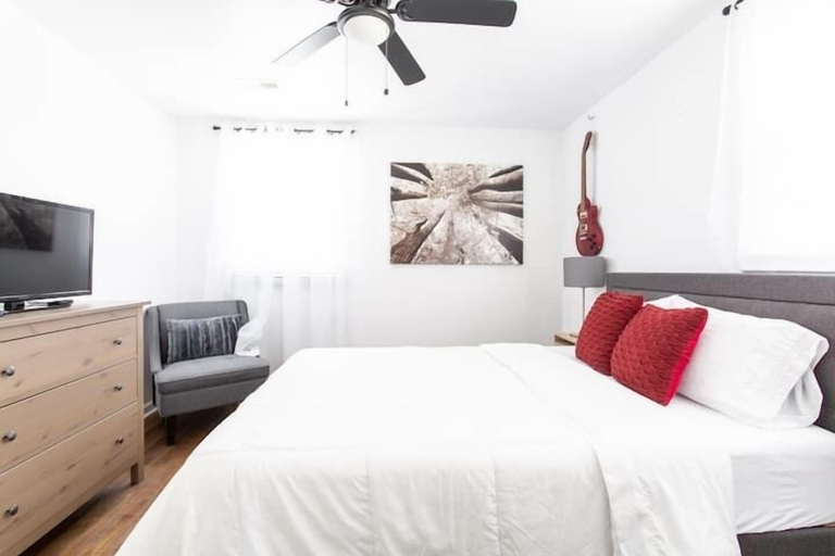 Bedroom 2, The Axe, Davidson