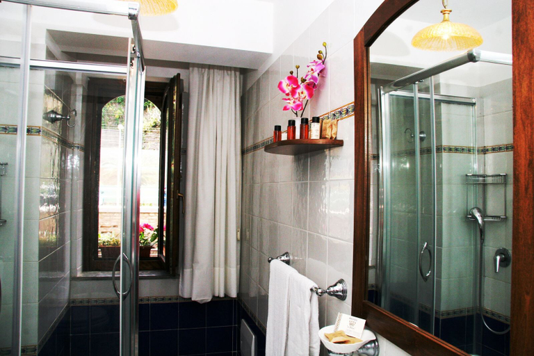 Bathroom, Hotel U'Bais, Reggio Di Calabria