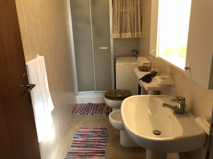Bathroom, House Orsa Maggiore, Imperia