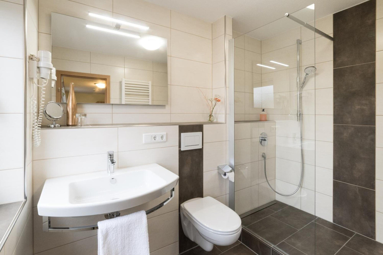 Bathroom 5, Vitalhotel Garni Vier Jahreszeiten, Passau