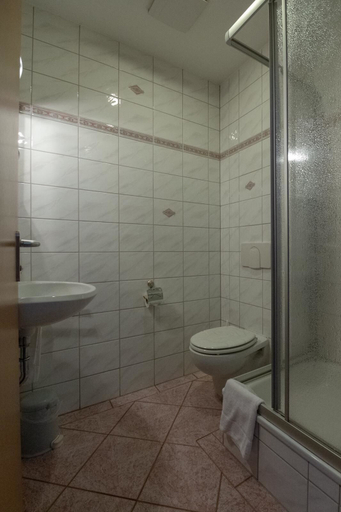 Bathroom 5, Haus Schlematal Hotel und Restaurant, Erzgebirgskreis