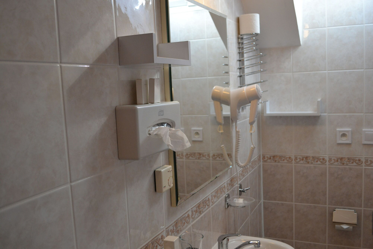 Bathroom 3, Greenwood Hotel, Poprad