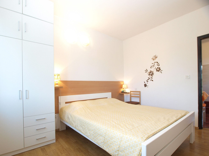 Bedroom 2, Apartment 1969, Ližnjan