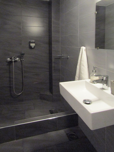 Bathroom 3, Perdika Mare Guesthouse, Attica