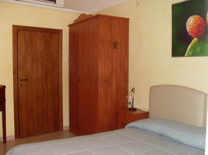 Bedroom 2, B&B Frammenti D'Itria, Brindisi