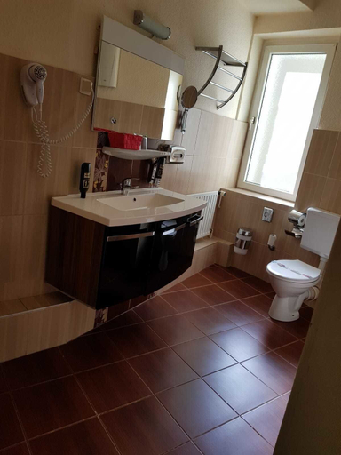 Bathroom 5, Hotel Drei Kronen, Dortmund