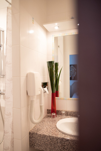Bathroom 4, Grand Hotel du Nord, Haute-Saône