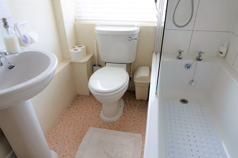 Bathroom 3, Atholl Rd Self Catering - 131, Perthshire and Kinross