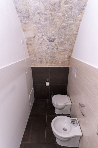 Bathroom 4, Terra del sole Ibla, Ragusa