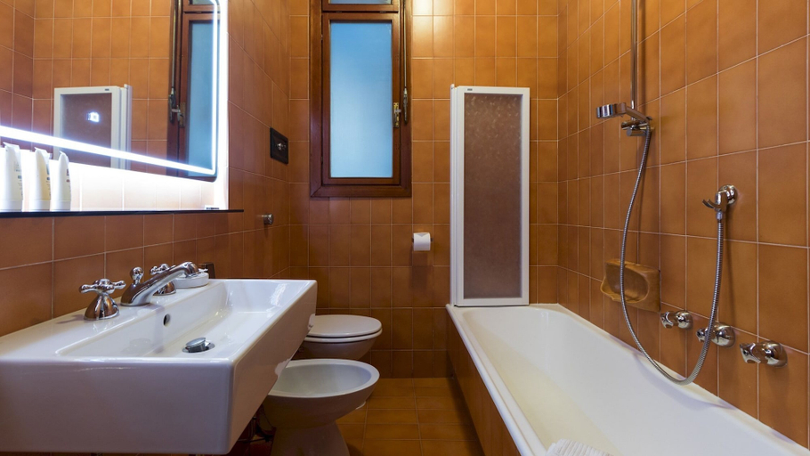 Bathroom 4, Italianway - Carducci 89, Imperia