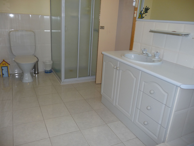 Bathroom 4, Angela's Beach Stays, Colac-Otway - South